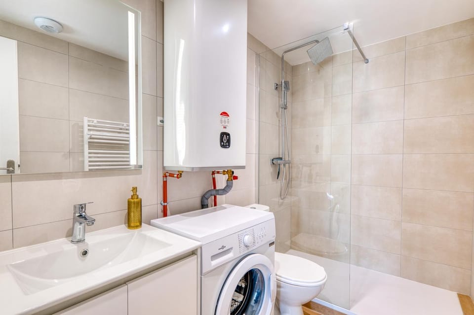 Shower, Toilet, Bathroom, washing machine