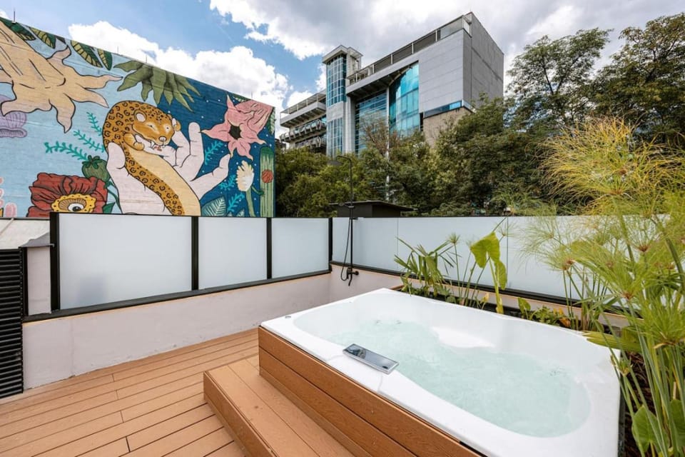 L301 4BR Lleras Park Apt Rooftop Jacuzzi AC Apartment in Medellin