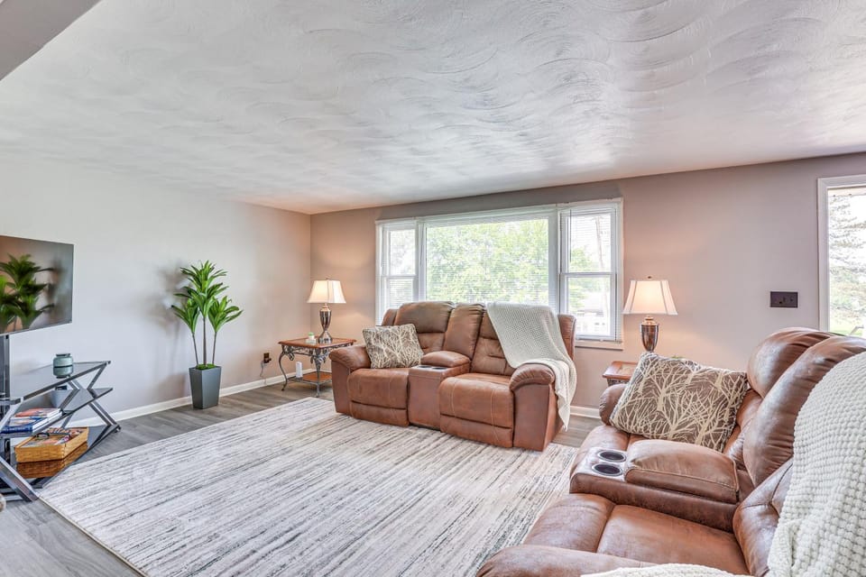 Fish, Hike and Golf Leisurely Navarre Home with Yard! House in Ohio