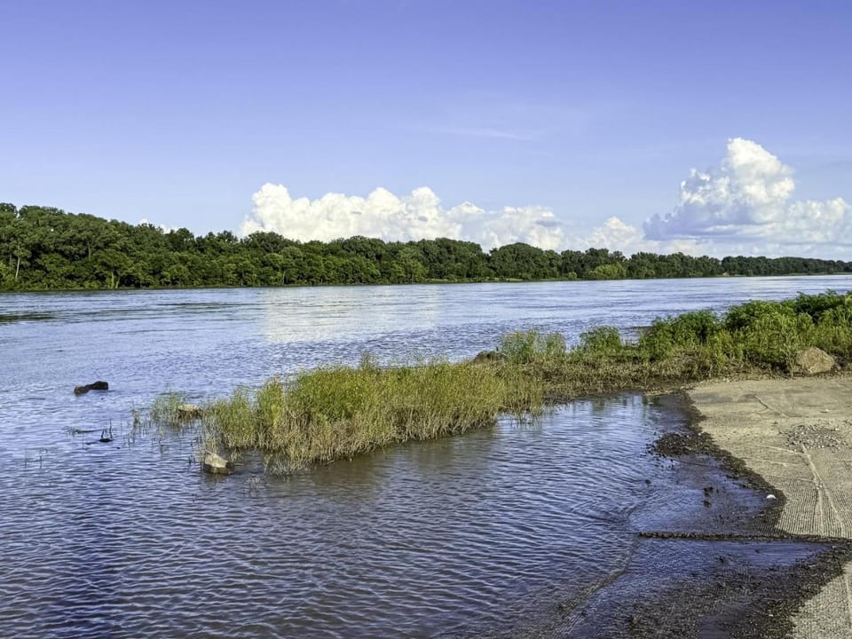 The 1950s Retro Riverside Cottage Apartment in Arkansas