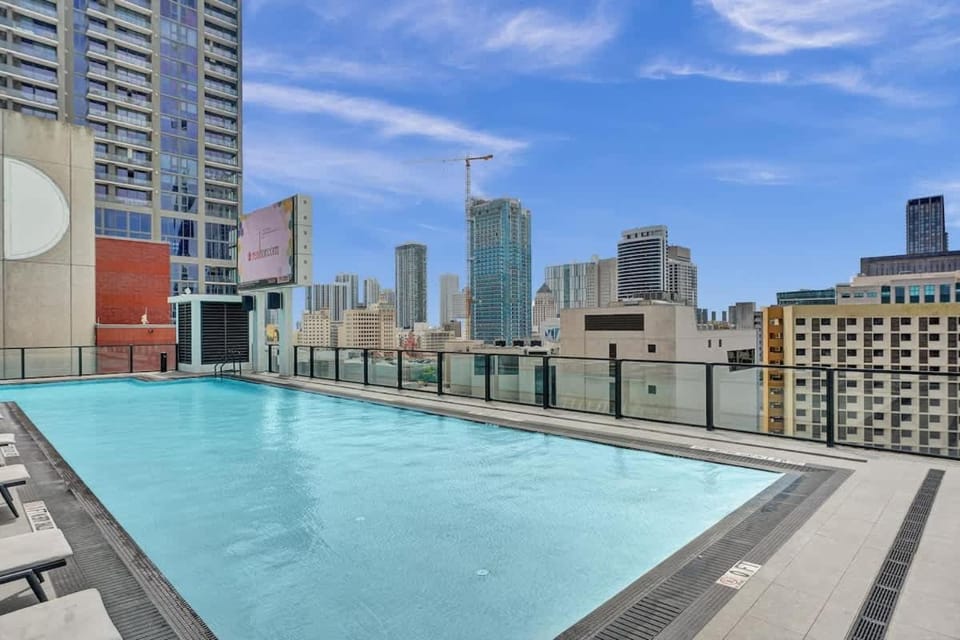 4704 Lux Miami Studio City Bay Views Apartment in Miami
