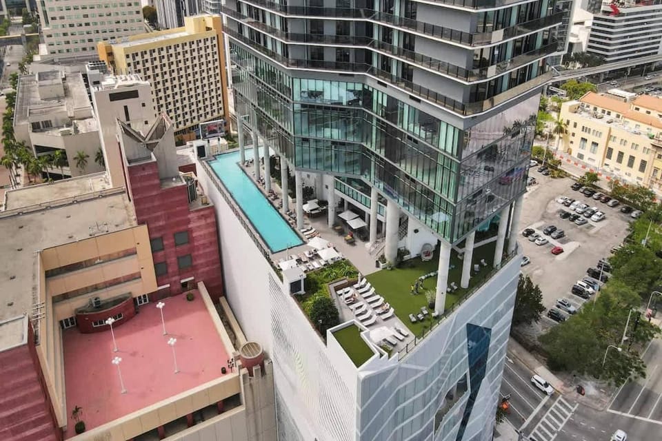 4704 Lux Miami Studio City Bay Views Apartment in Miami
