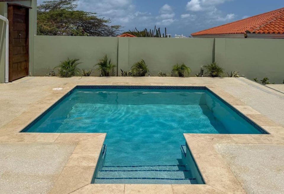 Poolside Escape Menas Authentic Wellness Eco Apartment in Noord
