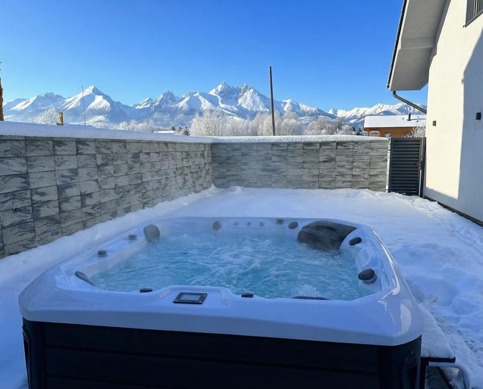 Natural landscape, Winter, Hot Tub, Mountain view