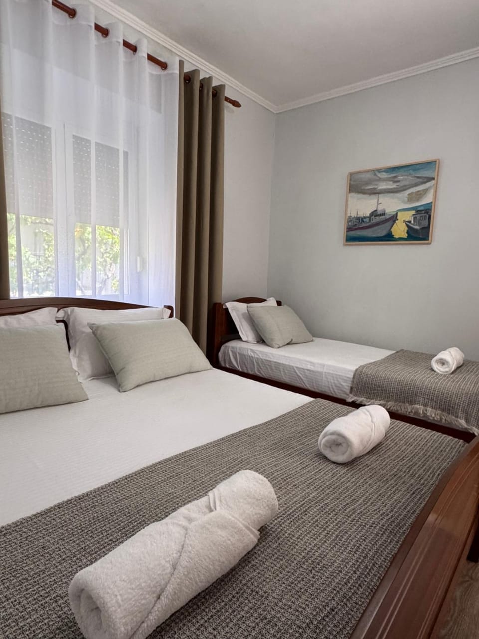Bed, Photo of the whole room, Bedroom, towels