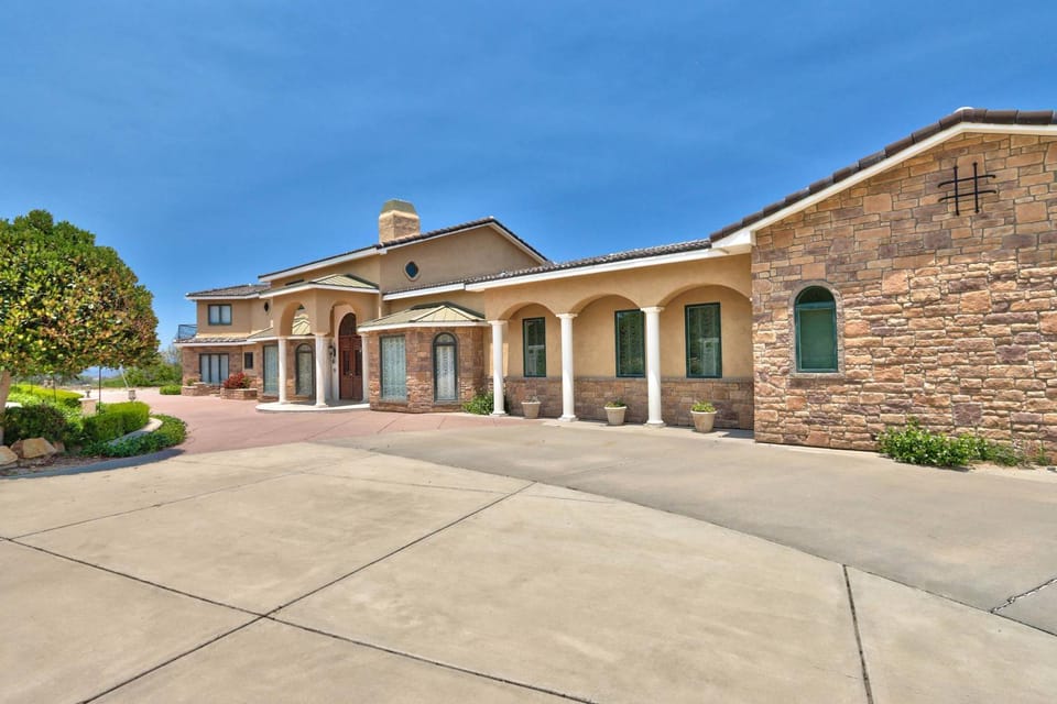 Fountainhead Vineyards Manor House in Southern California