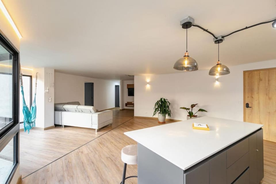 B1 Apt de 3 Alcobas en Poblado Provenza con Aire Apartment in Medellin