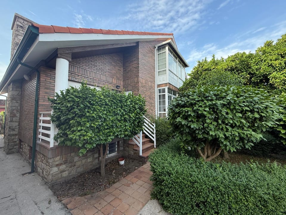 Property building, Spring, Day, Garden, Garden view
