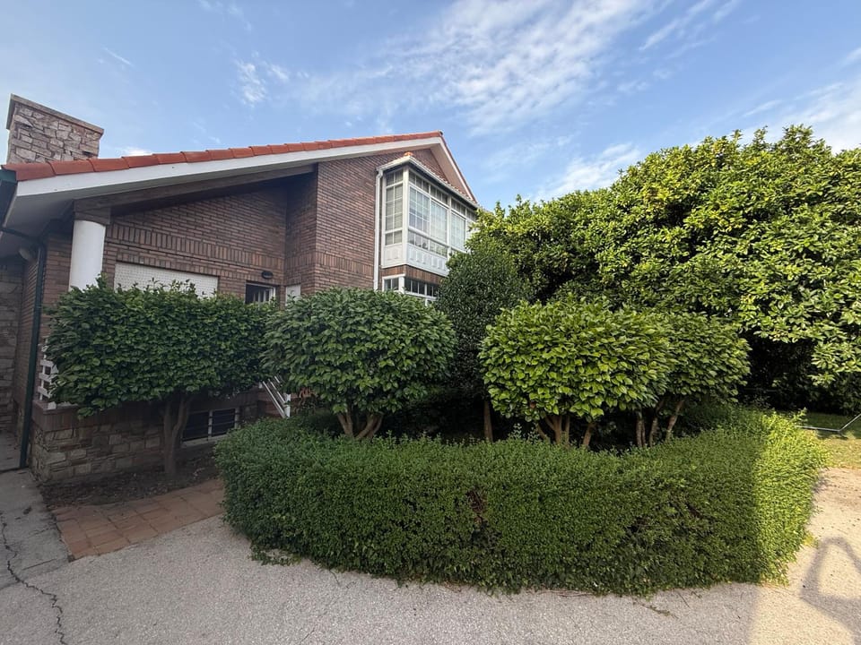 Property building, Spring, Day, Garden, Garden view