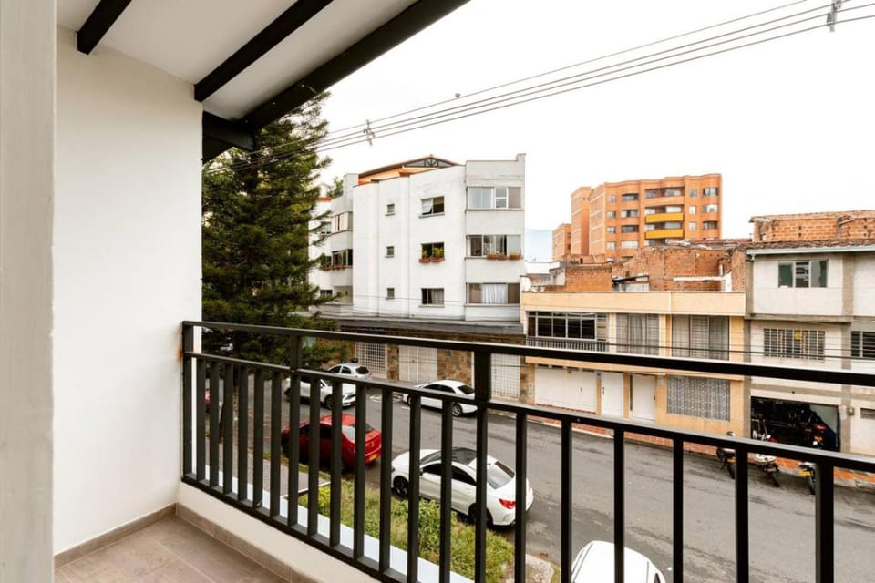 L3 9BR Laureles House Rooftop 2 Jacuzzis AC House in Medellin