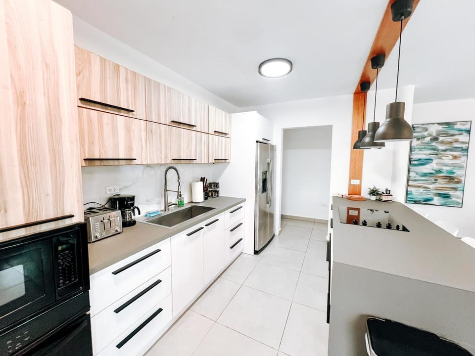 Modern Stay in San Juan Walk to Beach Near Airport Apartment in San Juan