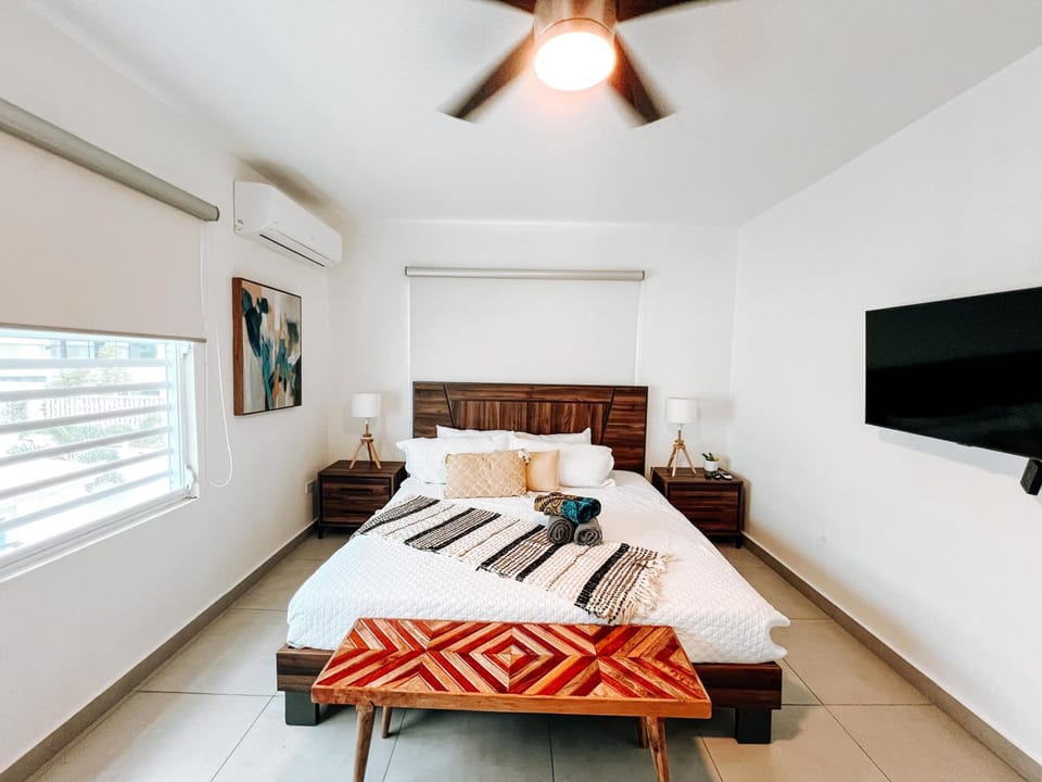 Modern Stay in San Juan Walk to Beach Near Airport Apartment in San Juan