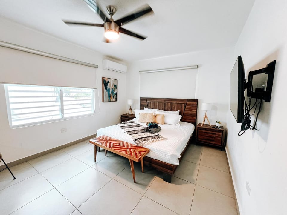Modern Stay in San Juan Walk to Beach Near Airport Apartment in San Juan