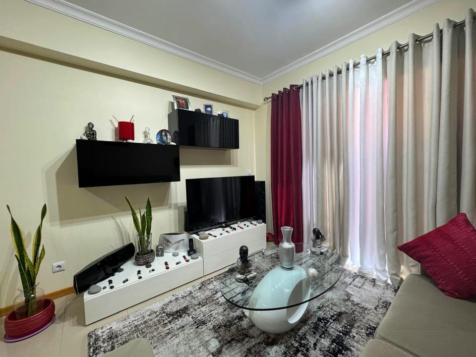 Communal lounge/ TV room, TV and multimedia, Living room, Seating area, Evening entertainment