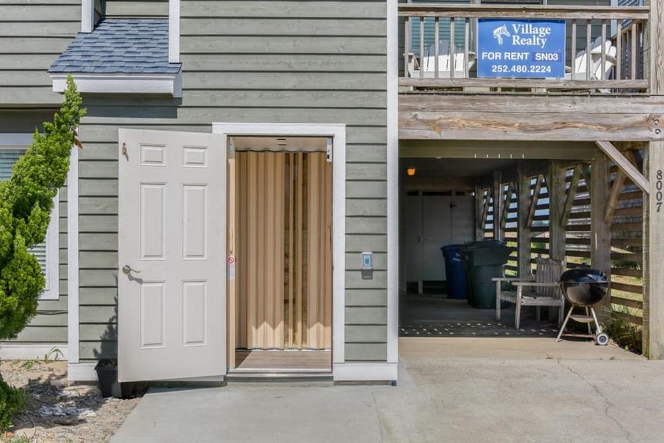 Ellington Cottage By The Sea House in Nags Head