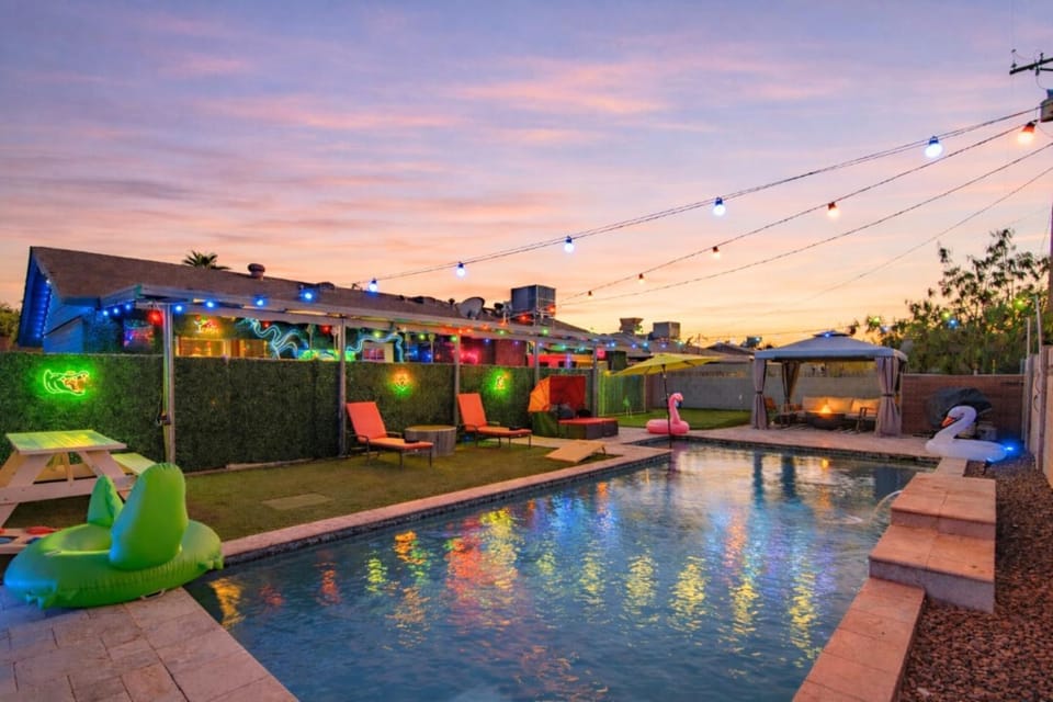 Patio, BBQ facilities, Minigolf, Table tennis, Lounge or bar, Seating area, Evening entertainment, Pool view, Swimming pool, Sunset, fireplace, sunbed