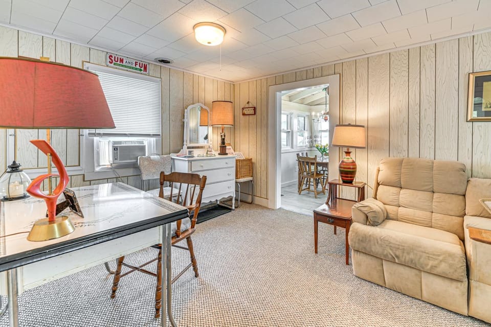 Lakefront Gem w/ Dock Near Saratoga Race Course House in Saratoga Lake