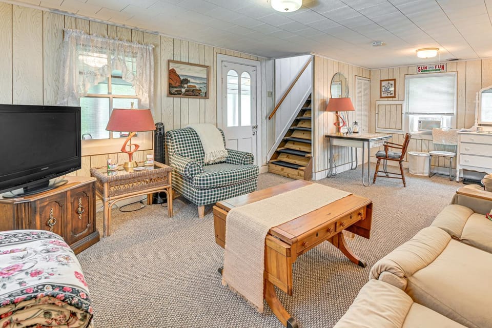 Lakefront Gem w/ Dock Near Saratoga Race Course House in Saratoga Lake