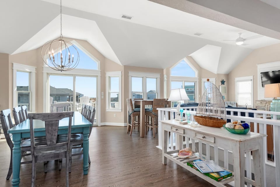Fish Tank House in Corolla