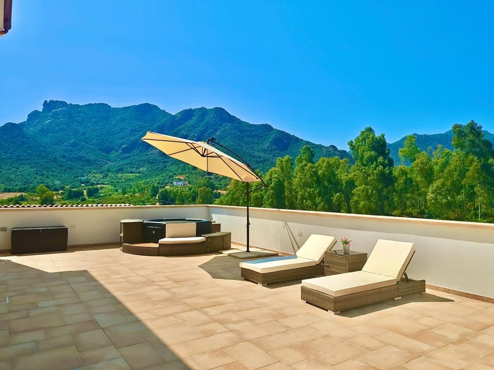 Natural landscape, View (from property/room), Balcony/Terrace, Mountain view, sunbed