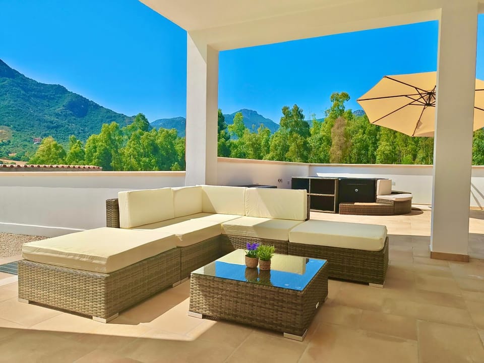 Natural landscape, View (from property/room), Balcony/Terrace, Living room, Seating area, Mountain view, sunbed