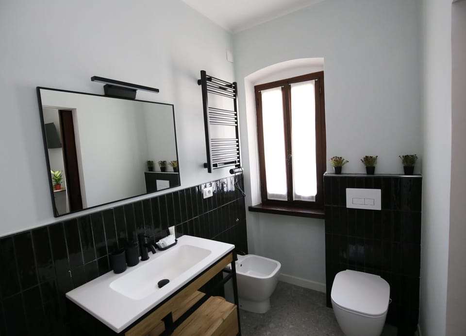 Toilet, Bathroom, bidet, towels