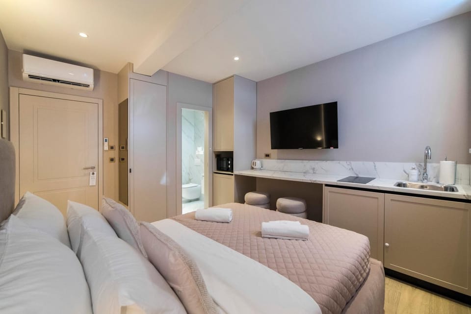 Kitchen or kitchenette, Seating area, Bedroom, air conditioner