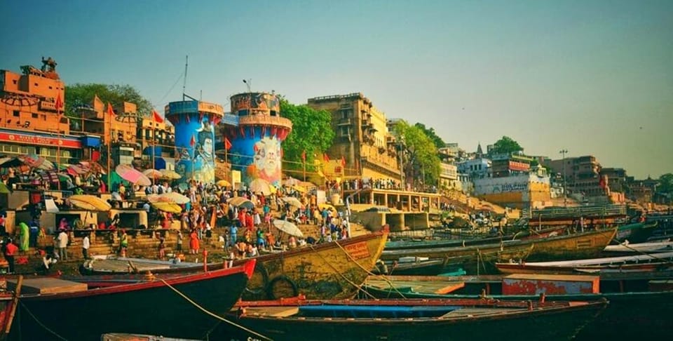 Nearby landmark, Day, People, Natural landscape, Activities, City view, River view, group of guests