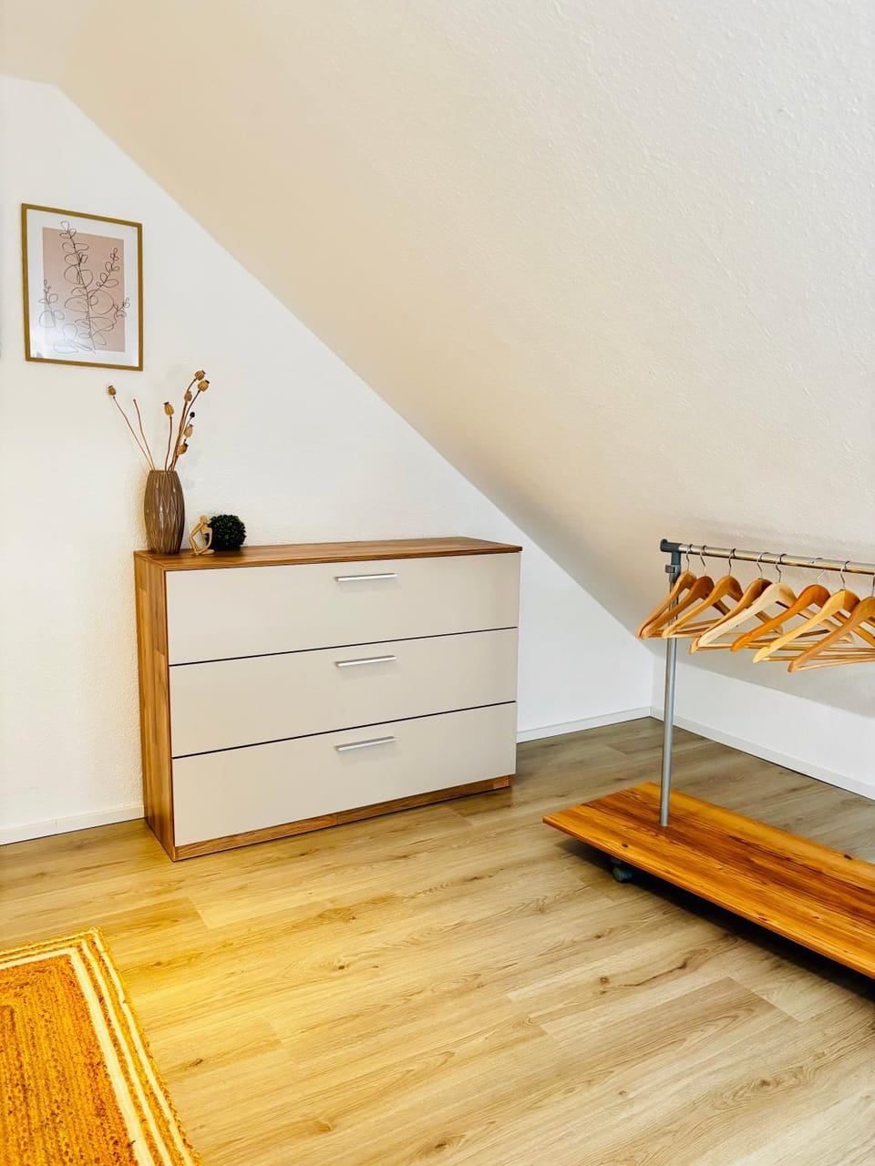 Photo of the whole room, Bedroom
