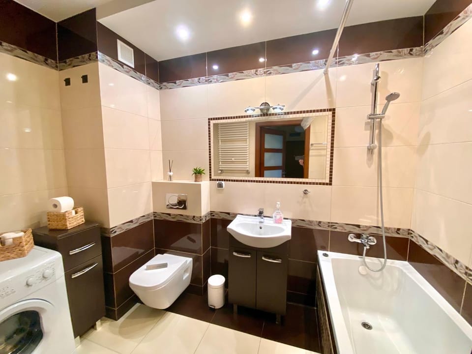 Shower, Toilet, Bath, towels, washing machine