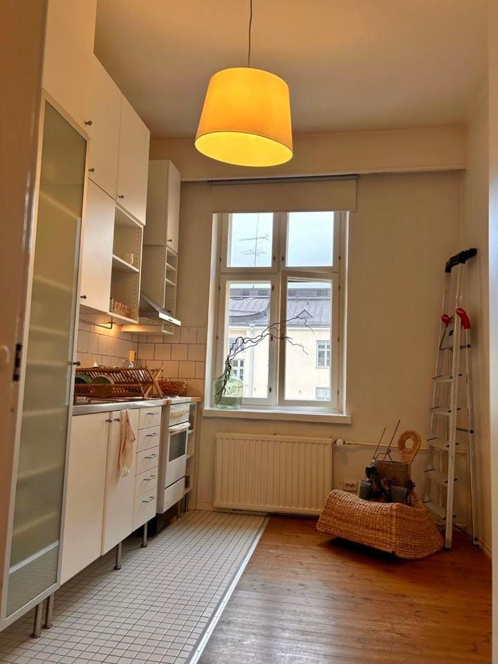 Cozy Top-Floor Studio in Trendy Punavuori, Quiet & Central Apartment in Helsinki