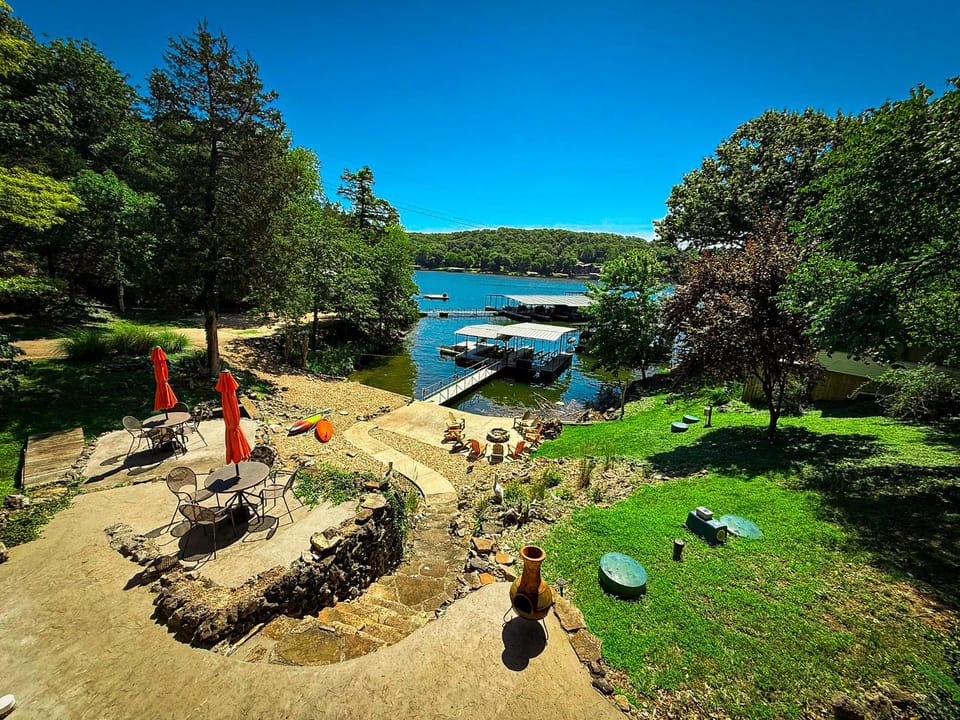 Lakefront Cabin-4BD3BADockHottubFirepitKayaks Cabin in Ozark Mountains