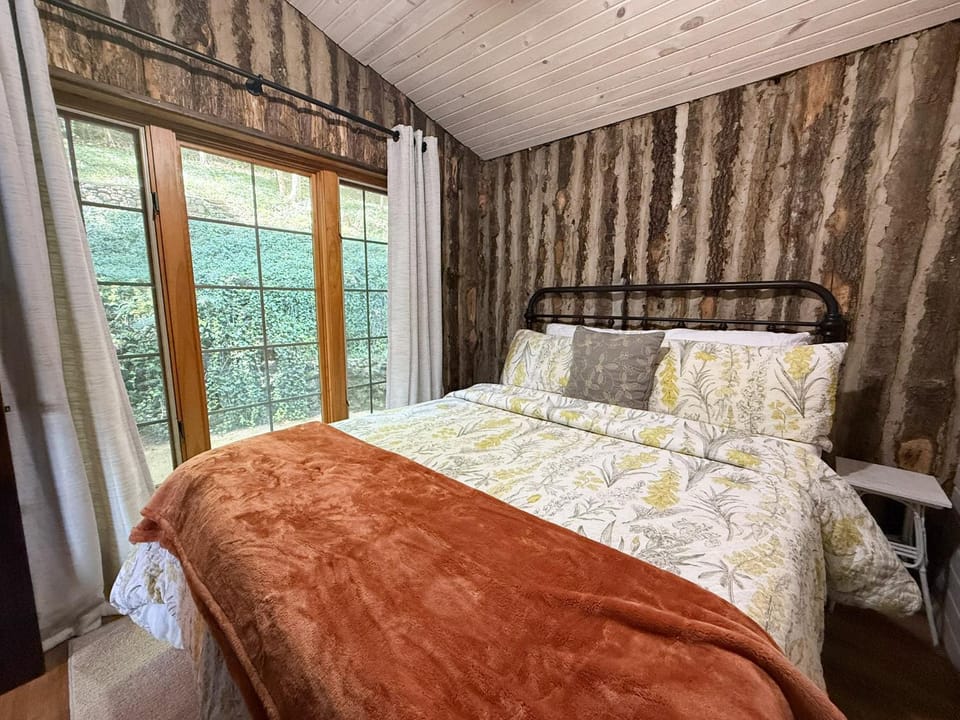 Lakefront Cabin-4BD3BADockHottubFirepitKayaks Cabin in Ozark Mountains