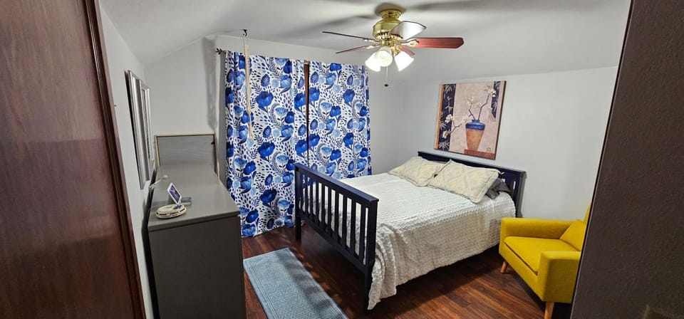Bed, Photo of the whole room, Bedroom