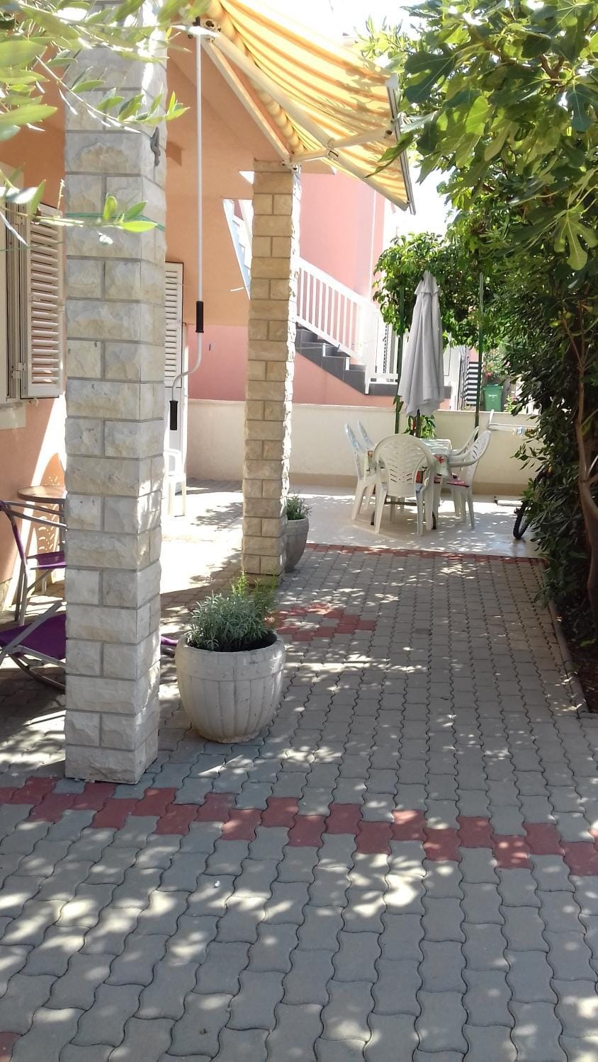 Patio, Facade/entrance