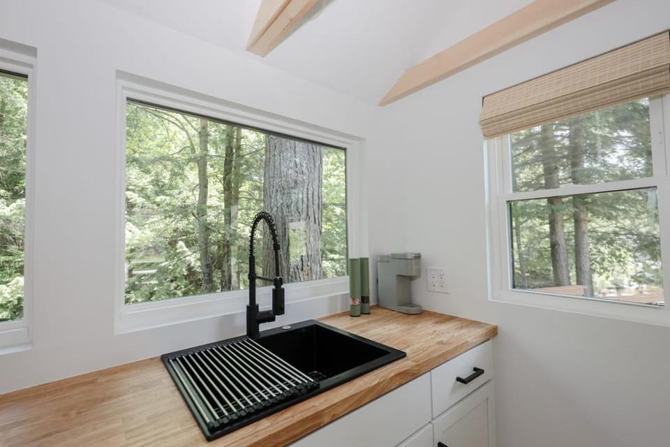 BrookHaus - Modern Cabin Stay at Harvard Brook Cabin in Woodstock