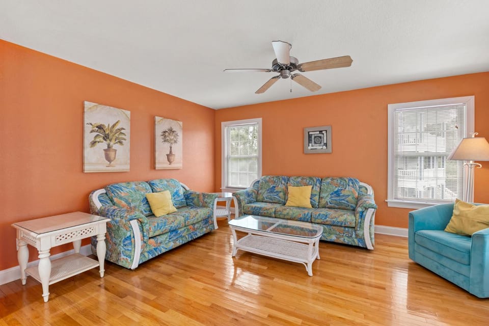 Hampton Street Retreat House in Corolla