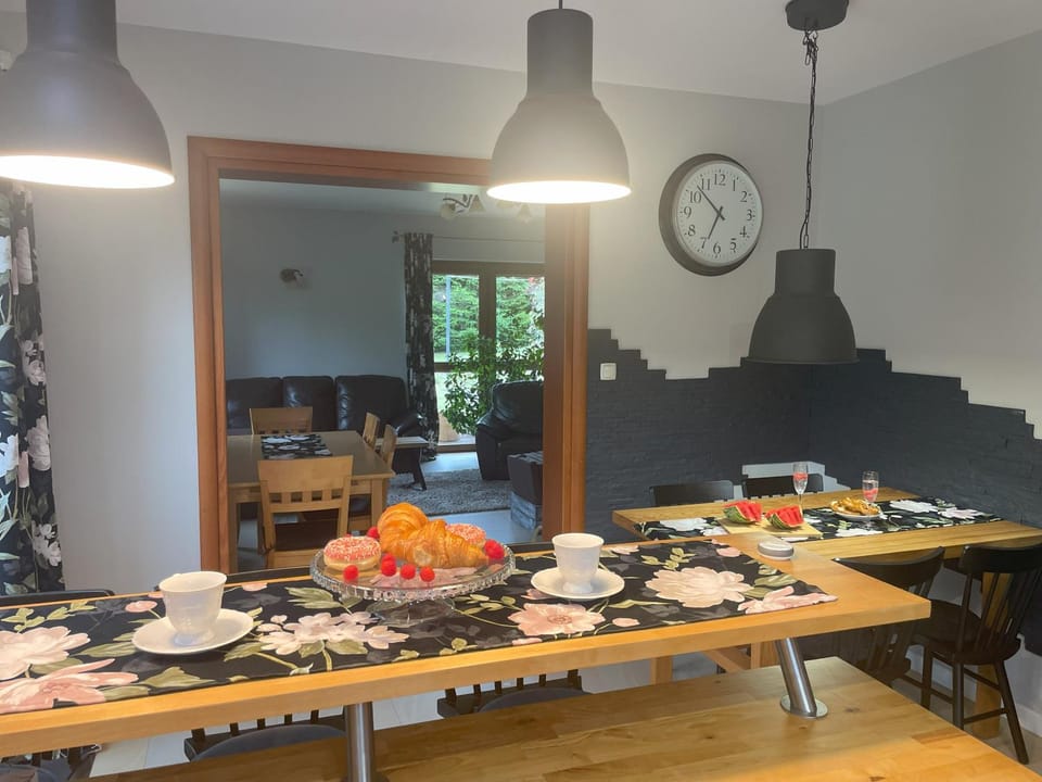 Seating area, Dining area