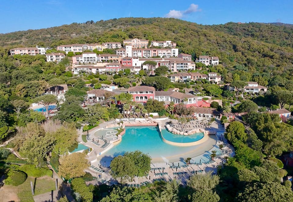 Nearby landmark, Natural landscape, Swimming pool
