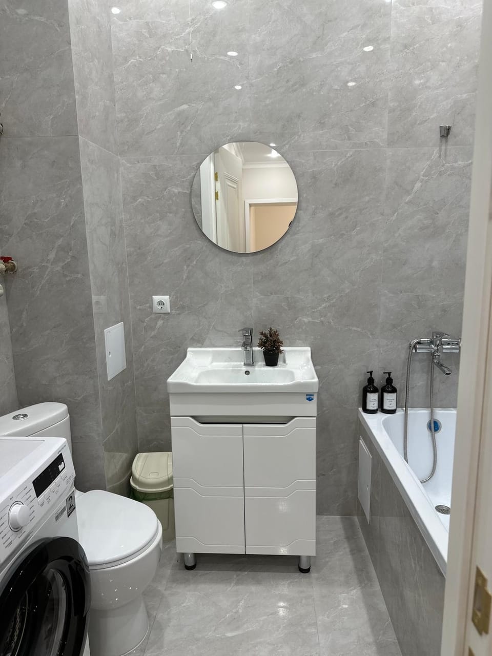 Уютная 2 комн квартира в центре левого берега Apartment in Kazakhstan