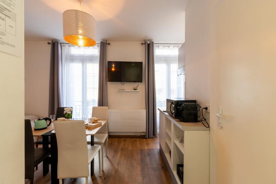 TV and multimedia, Kitchen or kitchenette, Living room, Dining area