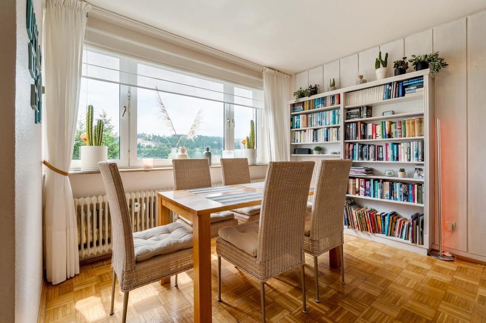 View (from property/room), View (from property/room), Living room, Dining area
