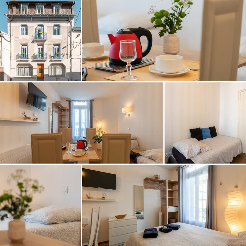 Facade/entrance, Bed, TV and multimedia, Coffee/tea facilities, Decorative detail, Dining area, storage