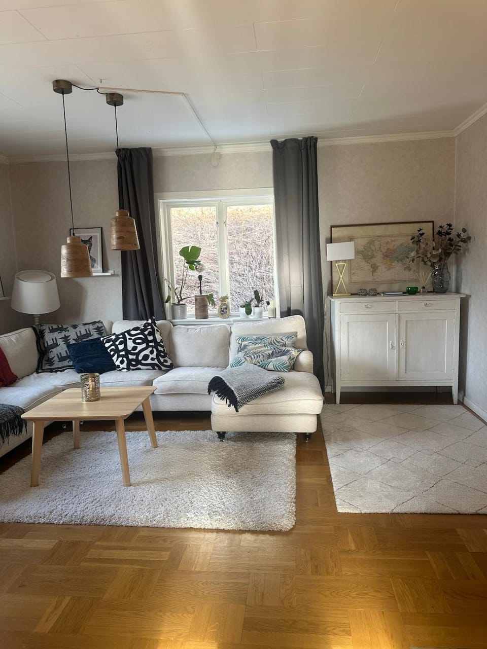 Living room, Seating area