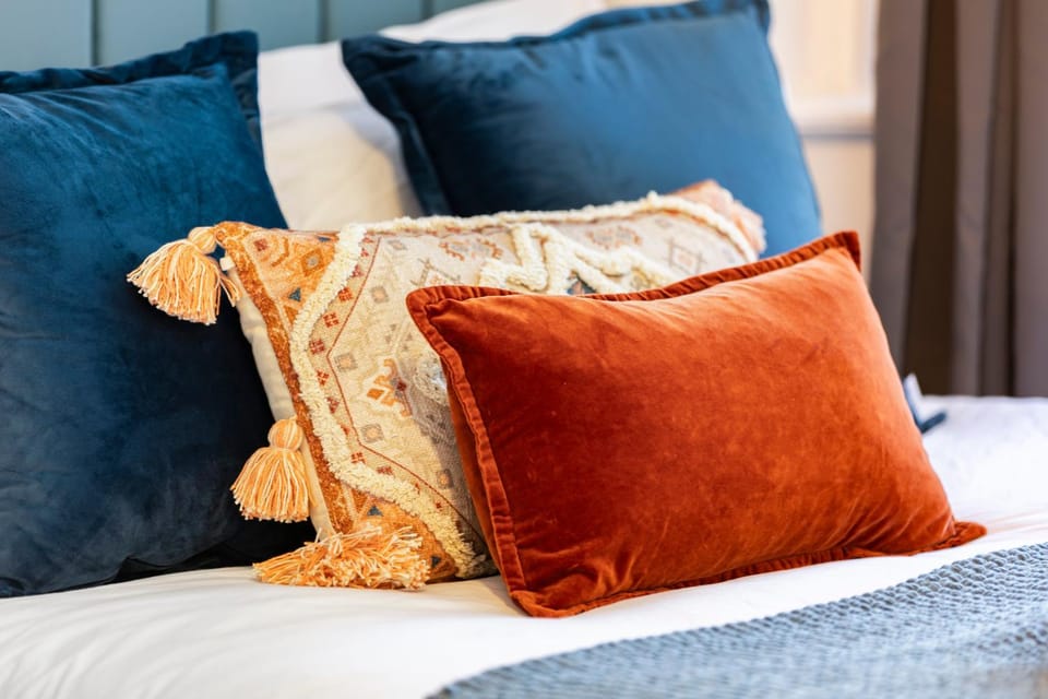 Spacious 6BR London Home Sleeps 18 Near Tube House in London