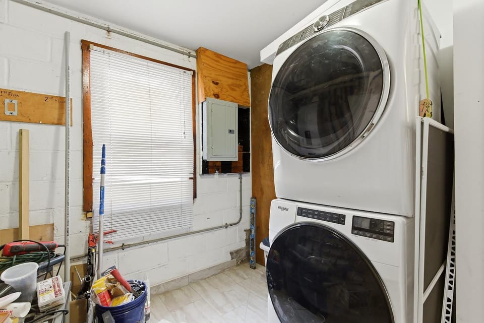 Gorgeous Beach Unit sleeps 4, 2 beach badges, beach towels, and 4 min to beach House in Seaside Heights