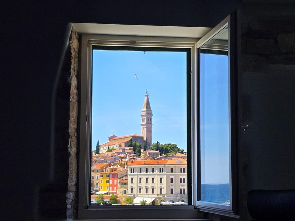 City view, Sea view