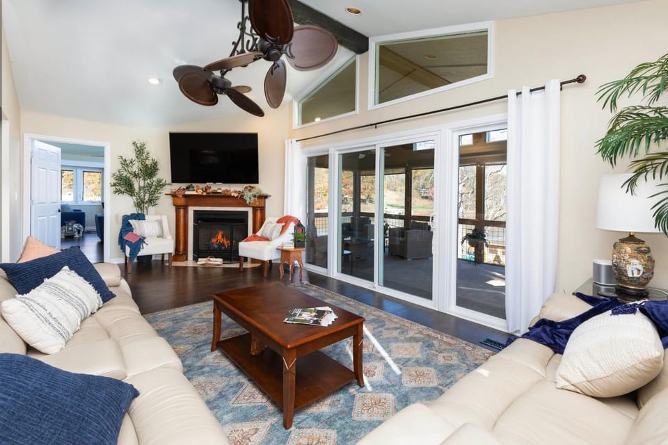 Lake Chatuge Home: Boat Dock, Hot Tub & Perks! House in North Carolina