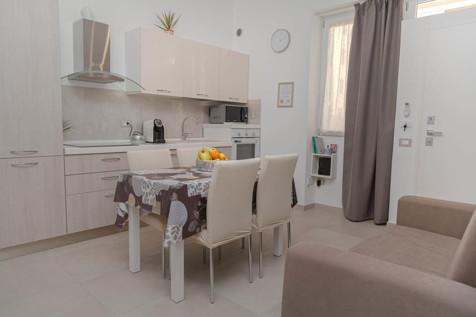 Kitchen or kitchenette, Living room, Seating area, Dining area, stove, toaster