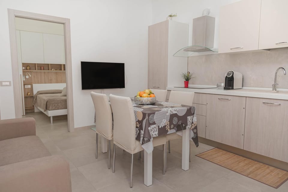 TV and multimedia, Coffee/tea facilities, Kitchen or kitchenette, Living room, Seating area, Dining area, oven